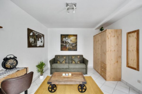 Chic studio with terrace downtown Paris